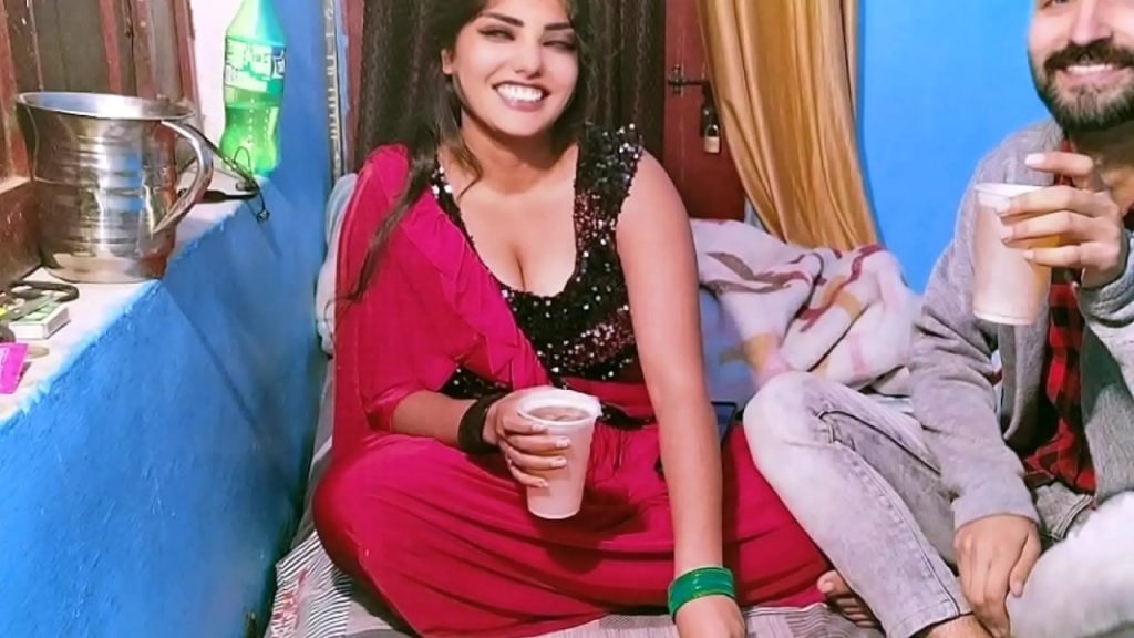 Big Boobs indian Bhabhi Enjoy sex in Doggystyle