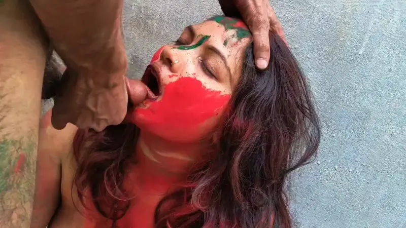Desi Bhabhi Blowjob Cum Swallowing On Holi